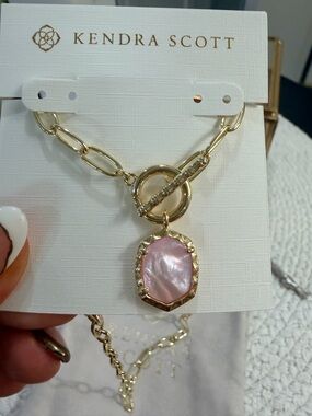 Daphne Convertible Gold Link and Chain Necklace in Light Pink NWT/Dust Bag ✨